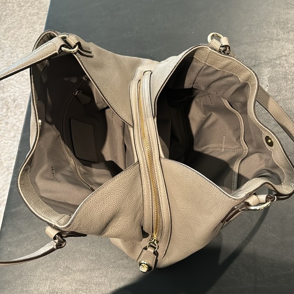 Coach Leather Hobo style bag. Excellent condition! - Picture 4 of 5